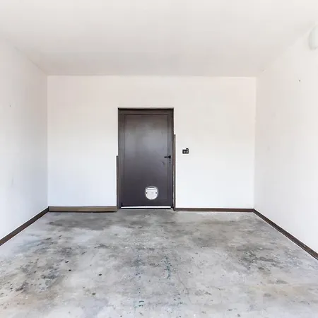 Zen Retreat With Jacuzzi, Patio & Private Garage Automatic Check In 24 7 With Netflix Dazn And