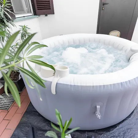 Zen Retreat With Jacuzzi, Patio & Private Garage Automatic Check In 24 7 With Netflix, Dazn, And Air Conditioning Apartment *