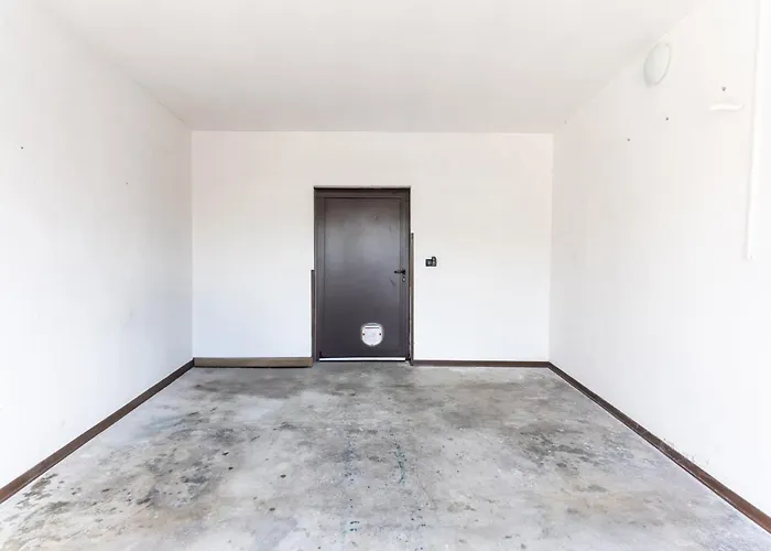 Zen Retreat With Jacuzzi, Patio & Private Garage Automatic Check In 24 7 With Netflix Dazn And