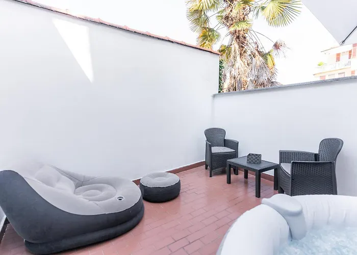 Zen Retreat With Jacuzzi, Patio & Private Garage Automatic Check In 24 7 With Netflix Dazn And Διαμέρισμα *